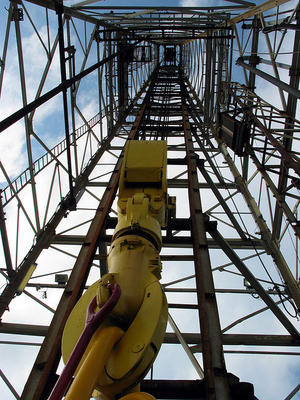 Floating oil rig derrick